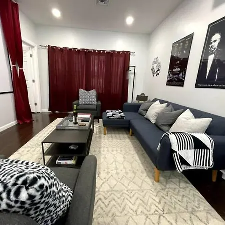 Movie - 4 Bedroom With King Bed, Deck And 80 In Movie Screen